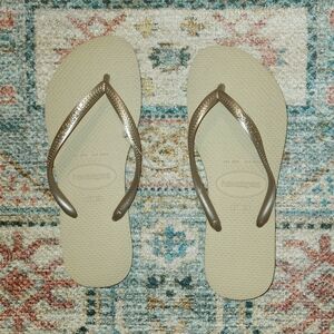 HAVAIANAS GOLD FLIP FLOPS *NEW* 7/8